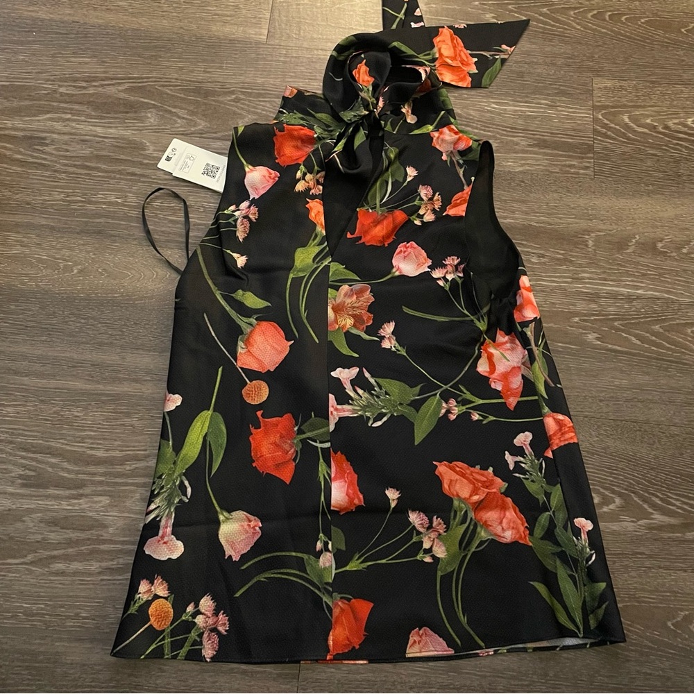 NWT Ted Baker London raeven cowl neck black floral sleeveless top. Size 2 medium - Picture 8 of 8
